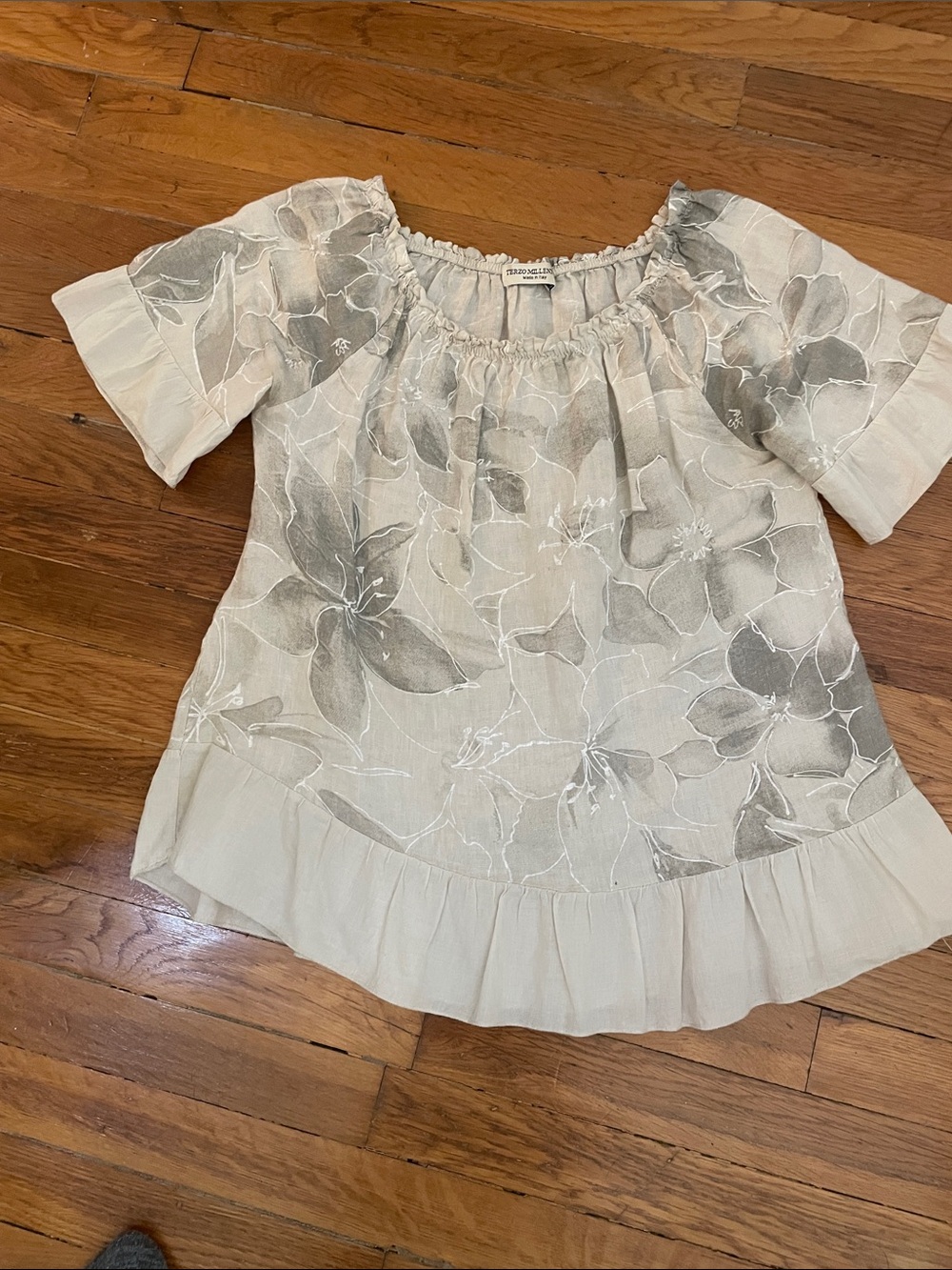 Floral Puff-Sleeve Peasant Blouse in Soft Beige and Gray